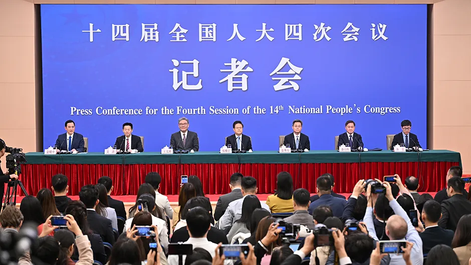 郑栅洁、蓝佛安、王文涛、潘功胜、吴清答记者问，信息量很大