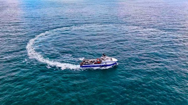 上海设计，我国首艘大型压裂船“海洋石油696”交付