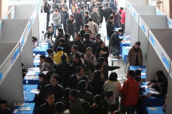 商务部副部长兼国际贸易谈判副代表凌激会见俄罗斯经济发展部副部长伊利乔夫