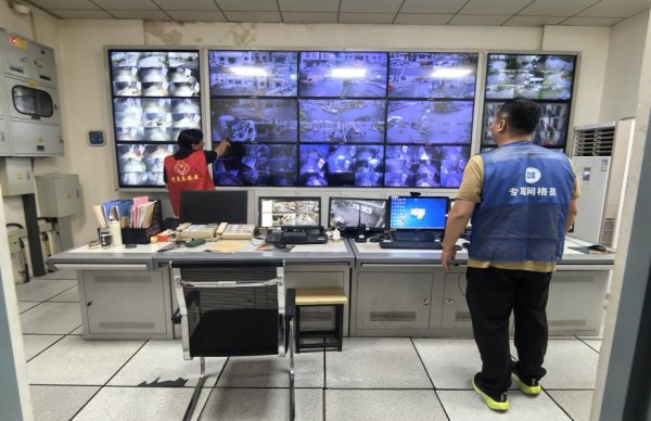 用脚步丈量安全 用行动守护平安