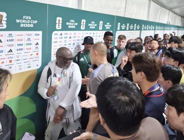 大争议！韩国输球后混采区与南非爆发冲突 黄仁范：不要像叫狗一样叫我 赛后冲突细节曝光