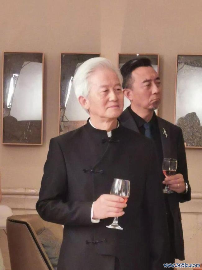 AI冲击短剧行业 “戏王”也扛不住了 真人演员改行卖菜