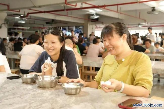 带薪陪娃 “这才是最好的招工简章” 暖心举措稳接“小候鸟”