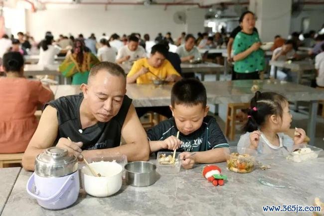 带薪陪娃 “这才是最好的招工简章” 暖心举措稳接“小候鸟”